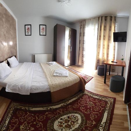 Pensiunea Mountain King Sîmbăta de Sus Exterior foto