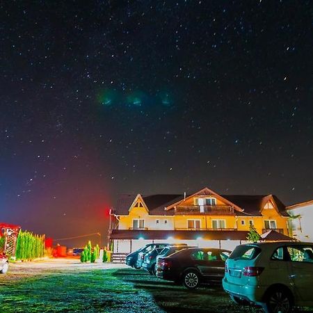 Pensiunea Mountain King Sîmbăta de Sus Exterior foto